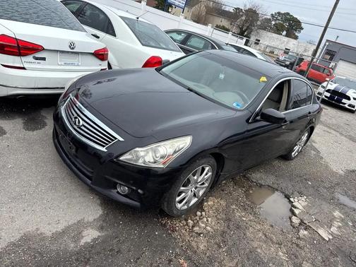 2011 INFINITI G37x Base