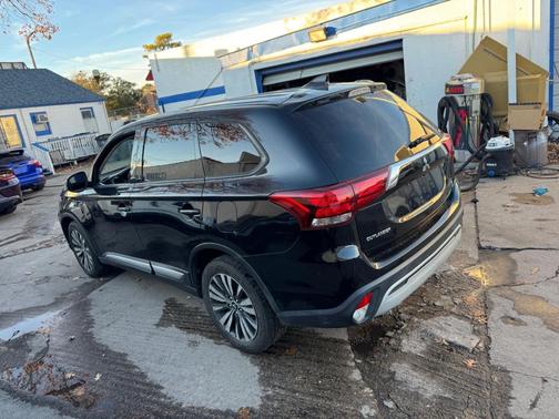 2020 Mitsubishi Outlander SE