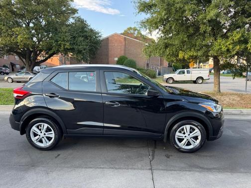 2019 Nissan Kicks S
