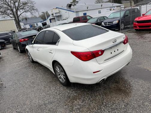 2015 INFINITI Q50 Premium