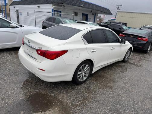 2015 INFINITI Q50 Premium