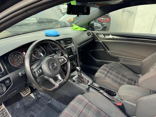 2015 Volkswagen Golf GTI 2.0T SE 2-Door