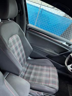 2015 Volkswagen Golf GTI 2.0T SE 2-Door