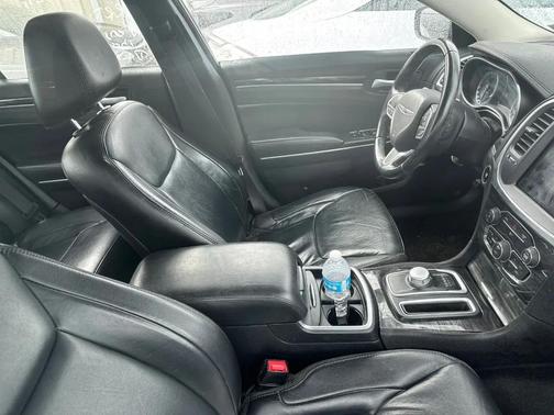 2017 Chrysler 300 Limited