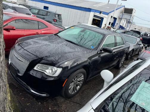 2017 Chrysler 300 Limited