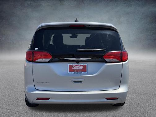 Silver Mist Clearcoat 2023 Chrysler Voyager LX