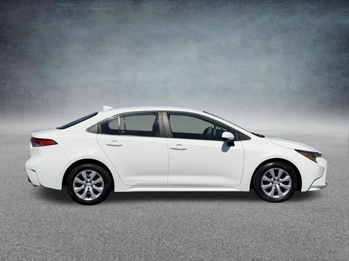 Ice Cap 2024 Toyota Corolla LE