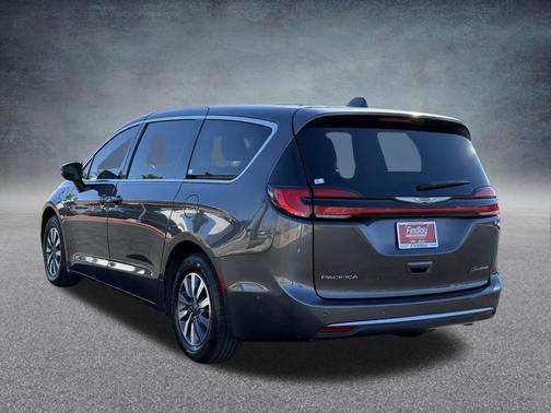 2022 Chrysler Pacifica Hybrid Touring L