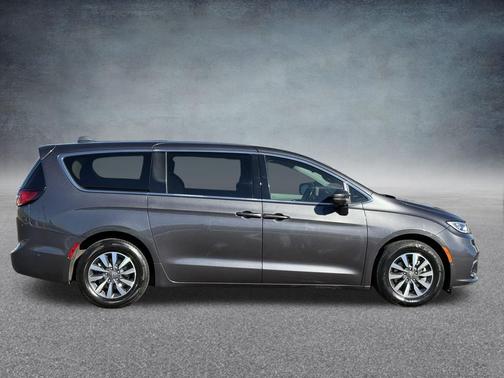 2022 Chrysler Pacifica Hybrid Touring L