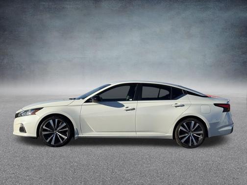 2022 Nissan Altima SR FWD