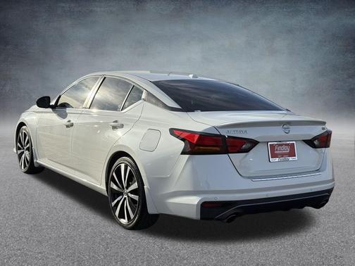 2022 Nissan Altima SR FWD