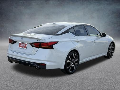 2022 Nissan Altima SR FWD