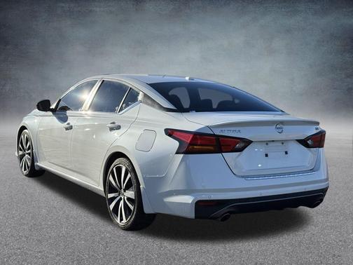 2022 Nissan Altima SR FWD