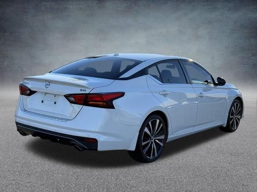 2022 Nissan Altima SR FWD