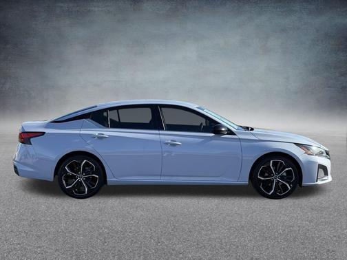 2023 Nissan Altima SR FWD