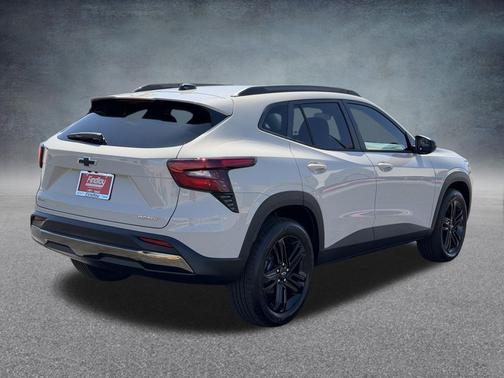 Summit White 2026 Chevrolet Trax FWD ACTIV