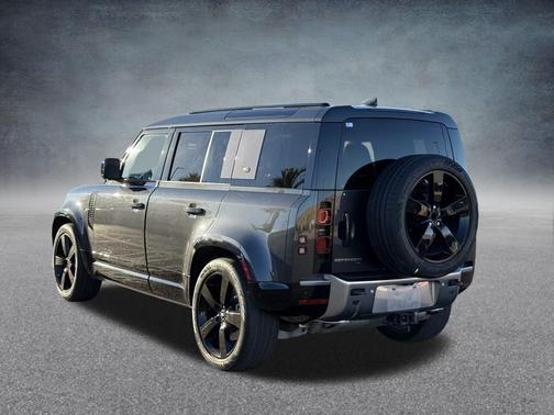 2023 Land Rover Defender 110 SE
