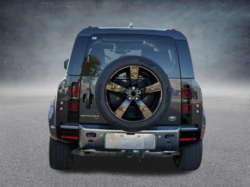 2023 Land Rover Defender 110 SE