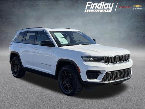Bright White Clearcoat 2025 Jeep Grand Cherokee Laredo