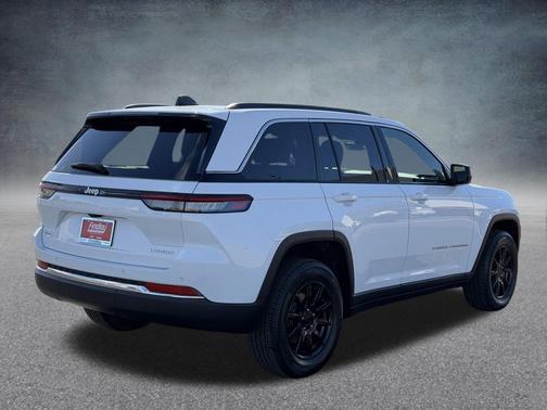 Bright White Clearcoat 2025 Jeep Grand Cherokee Laredo