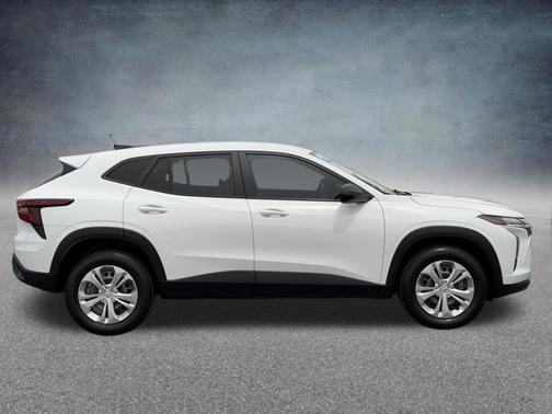 Summit White 2024 Chevrolet Trax LS