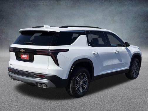 Summit White 2026 Chevrolet Traverse LT