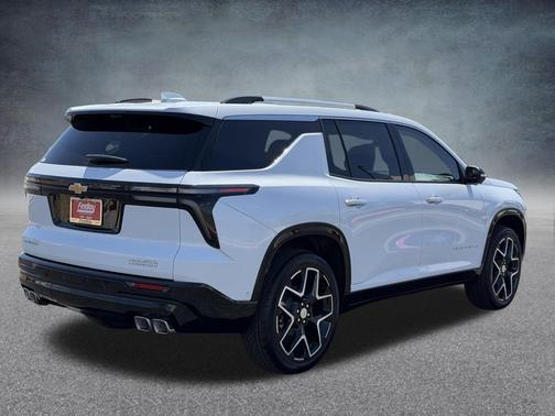Polar White Tricoat 2026 Chevrolet Traverse High Country
