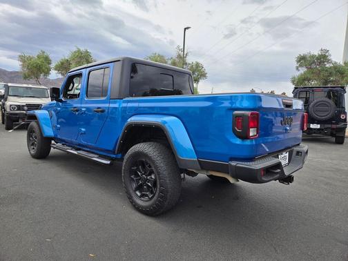Hydro Blue Pearlcoat 2021 Jeep Gladiator Willys 4x4