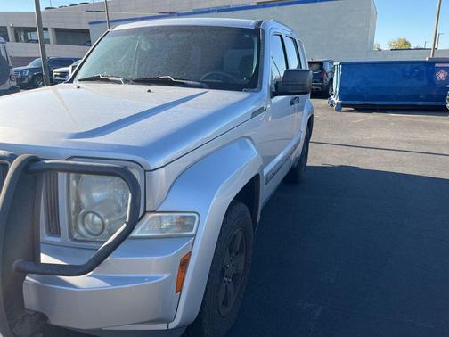 Bright Silver Metallic Clearcoat 2012 Jeep Liberty Sport