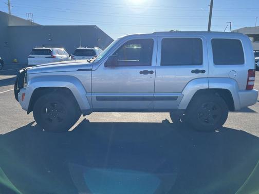 Bright Silver Metallic Clearcoat 2012 Jeep Liberty Sport