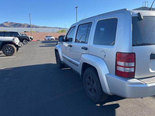 Bright Silver Metallic Clearcoat 2012 Jeep Liberty Sport