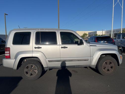 Bright Silver Metallic Clearcoat 2012 Jeep Liberty Sport