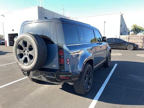 2023 Land Rover Defender 110 X-Dynamic SE