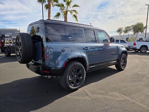 2023 Land Rover Defender 110 X-Dynamic SE