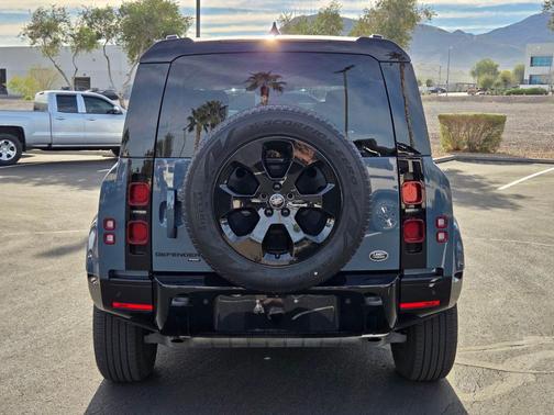 2023 Land Rover Defender 110 X-Dynamic SE