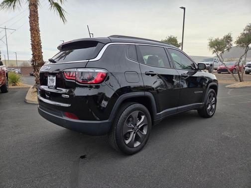 2022 Jeep Compass Latitude Lux