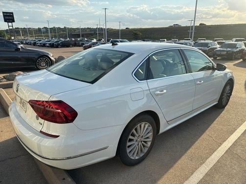 2017 Volkswagen Passat 1.8T SE