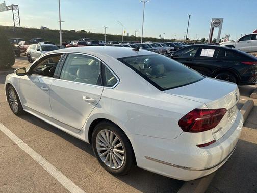 2017 Volkswagen Passat 1.8T SE