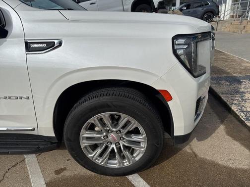 2022 GMC Yukon XL SLT