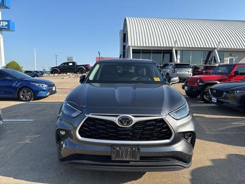 2024 Toyota Highlander LE