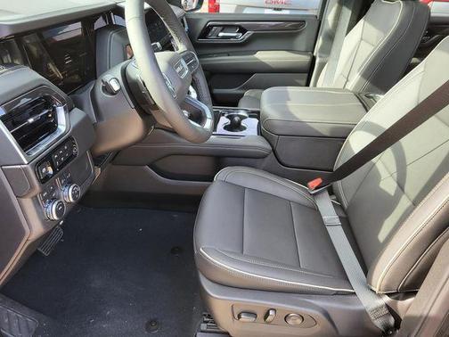 2025 GMC Yukon Elevation