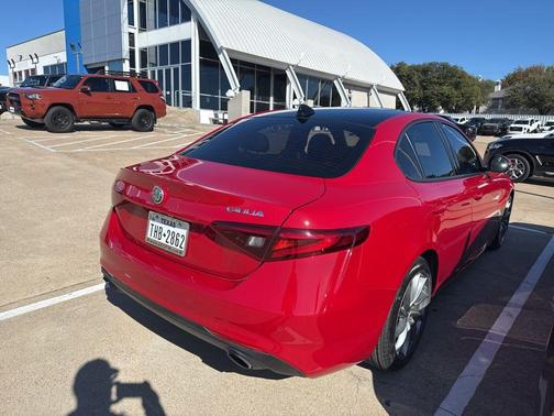 2023 Alfa Romeo Giulia Base