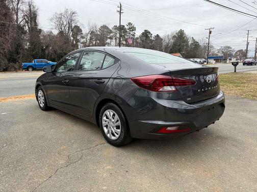 2020 Hyundai ELANTRA SE