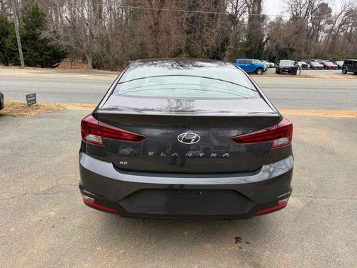 2020 Hyundai ELANTRA SE