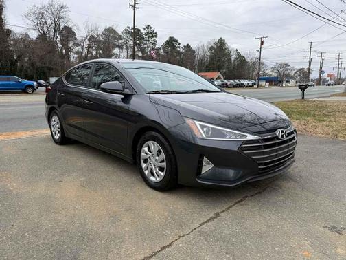 2020 Hyundai ELANTRA SE