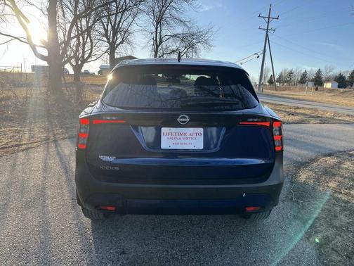 2025 Nissan Kicks SV