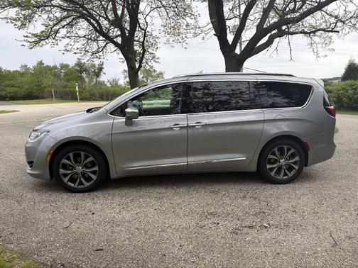Silver 2017 Chrysler Pacifica Limited