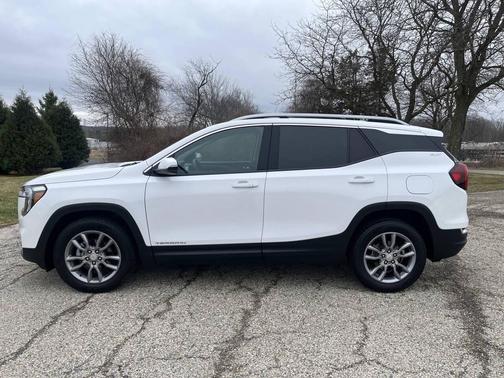 WHITE 2022 GMC Terrain SLT