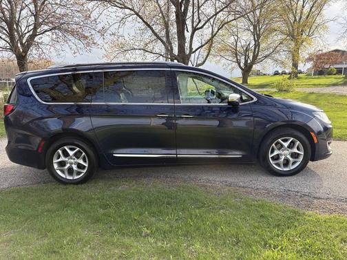 Blue 2019 Chrysler Pacifica Limited