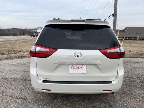 2019 Toyota Sienna XLE Premium